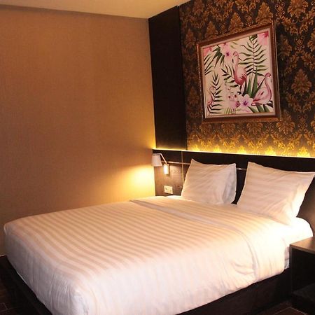 Grand Venetian Hotel Bandar Lampung Exterior foto