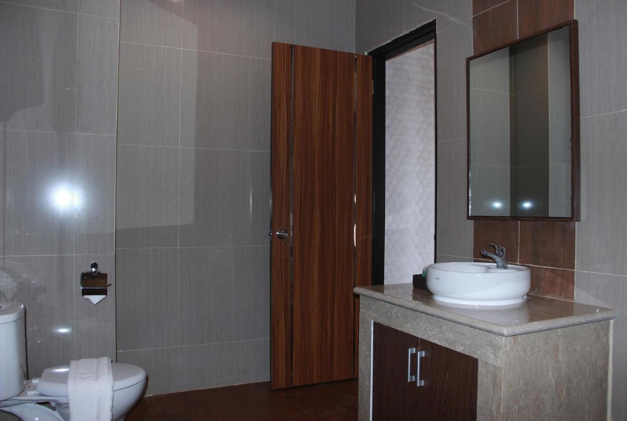 Grand Venetian Hotel Bandar Lampung Exterior foto