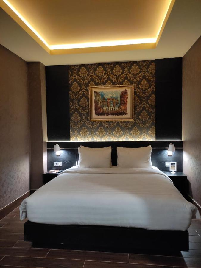 Grand Venetian Hotel Bandar Lampung Exterior foto
