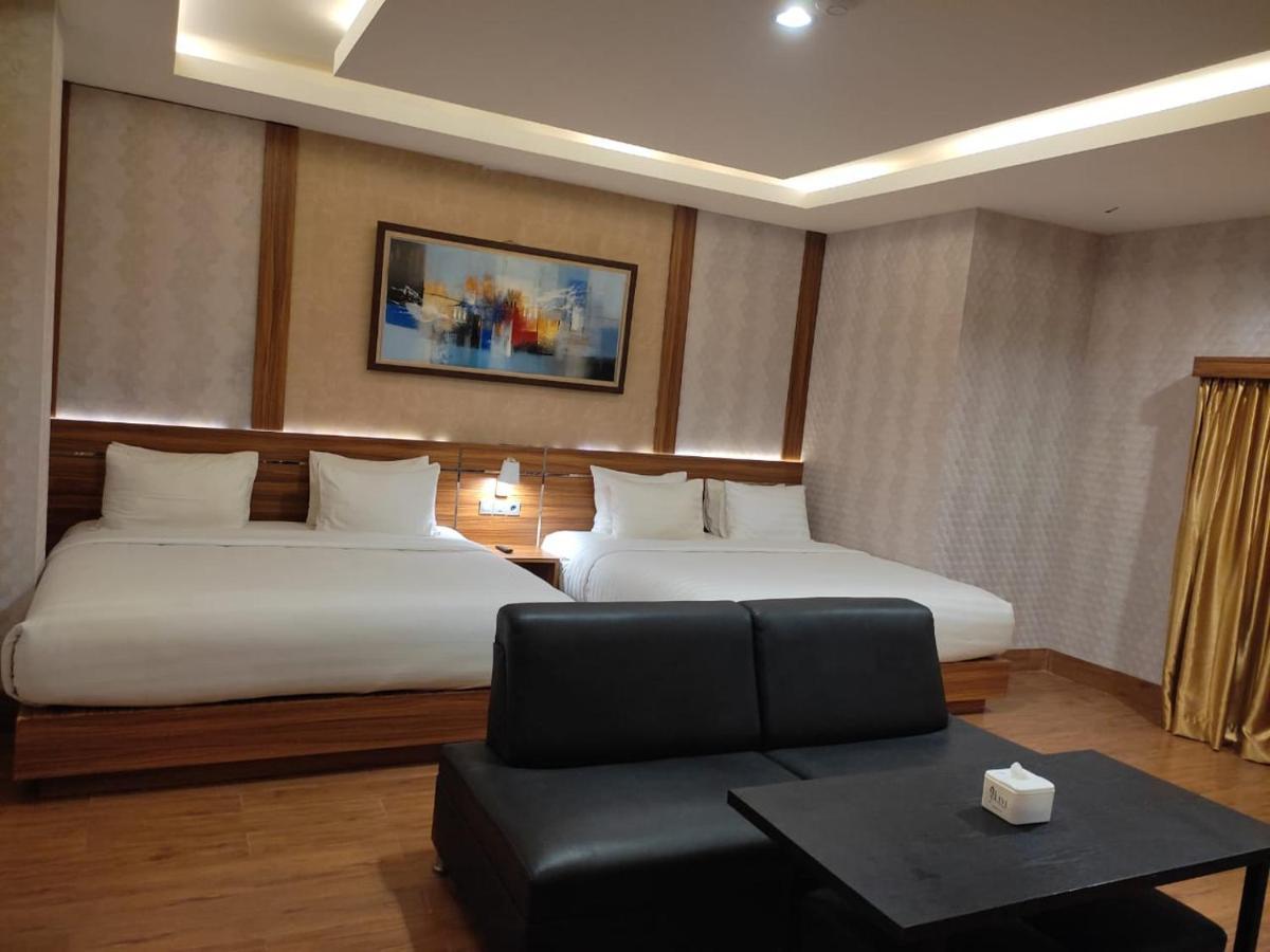 Grand Venetian Hotel Bandar Lampung Exterior foto